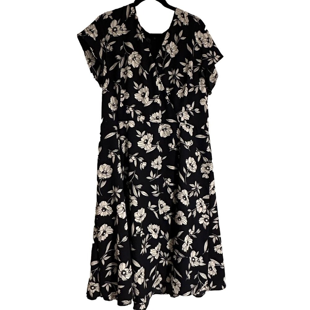 Ann Taylor size 18 Navy white Flutter Sleeve Wrap Top